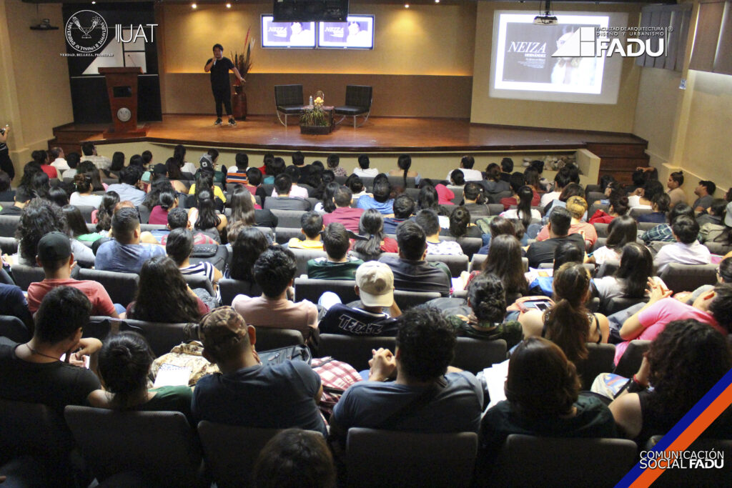 El fotógrafo de moda Alfonso Ramza, imparte conferencia magistral a los alumnos de la FADU