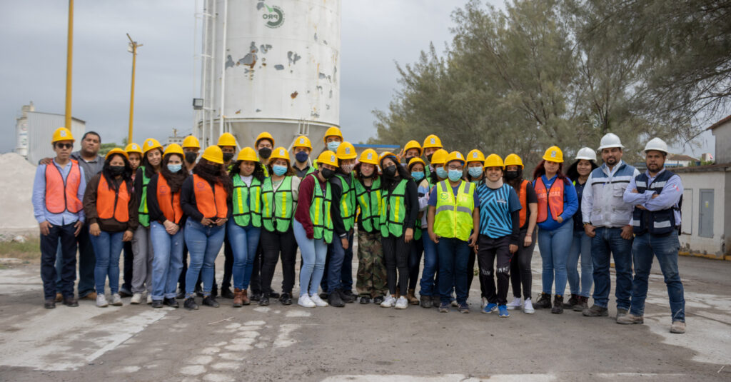 Alumnos de Arquitectura visitan Concretos Huasteca